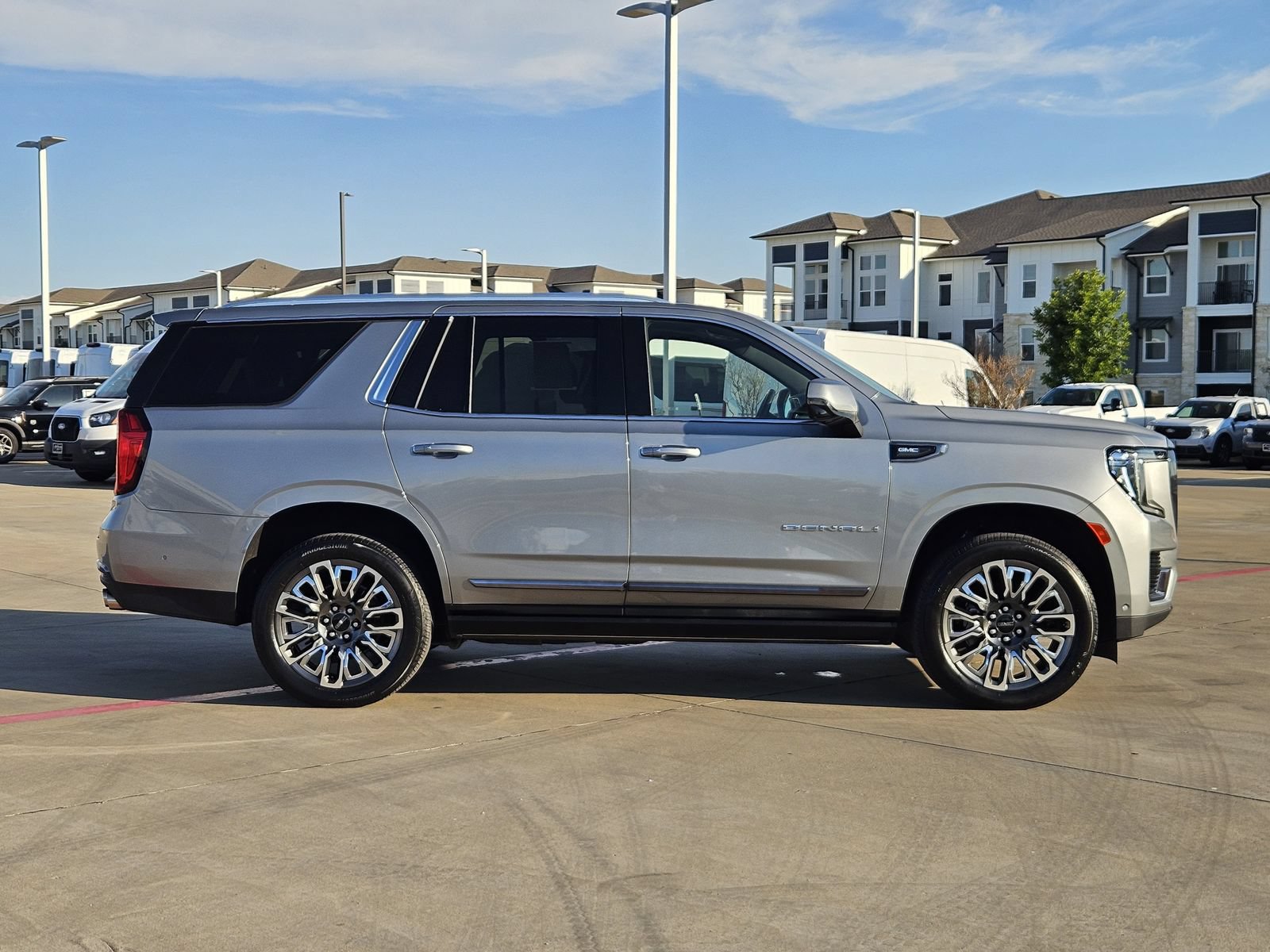 Used 2024 GMC Yukon Denali Ultimate AWD/4WD image 7