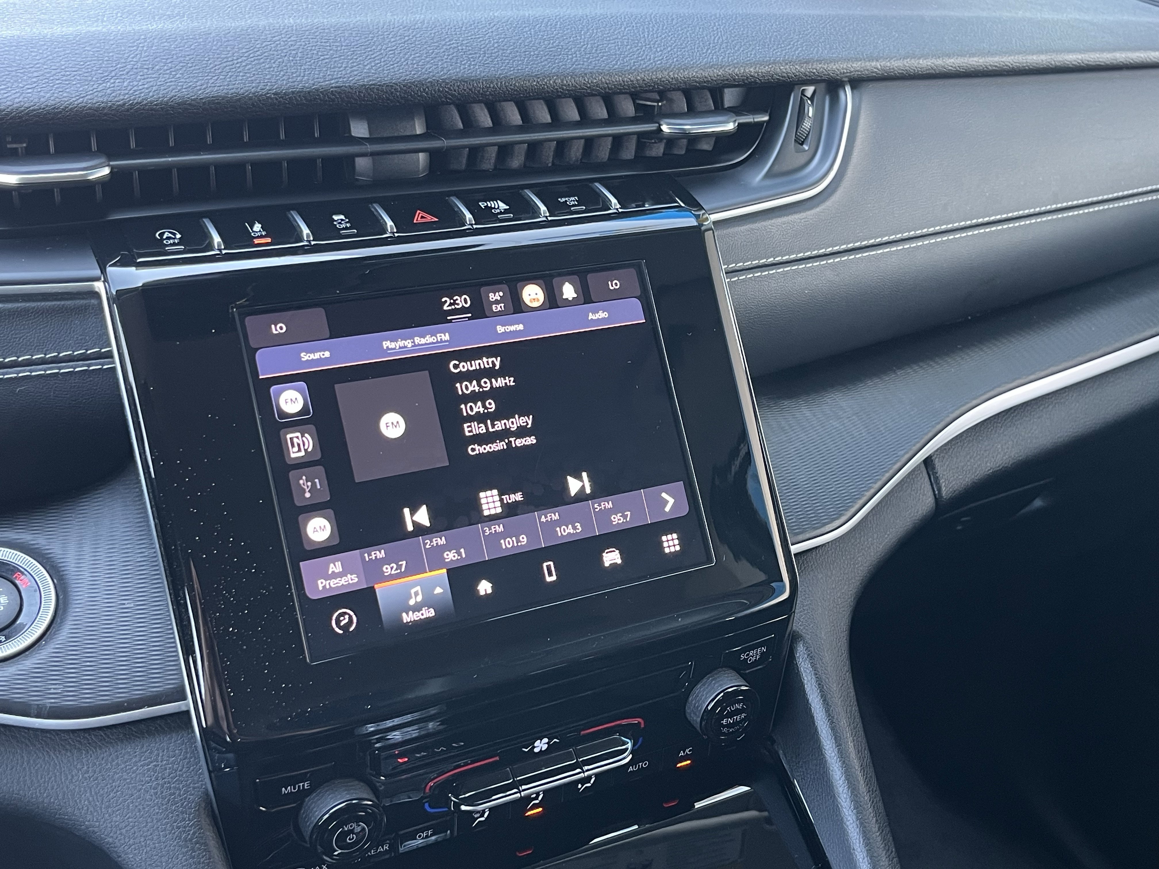 Used 2023 Jeep Grand Cherokee L Laredo image 11