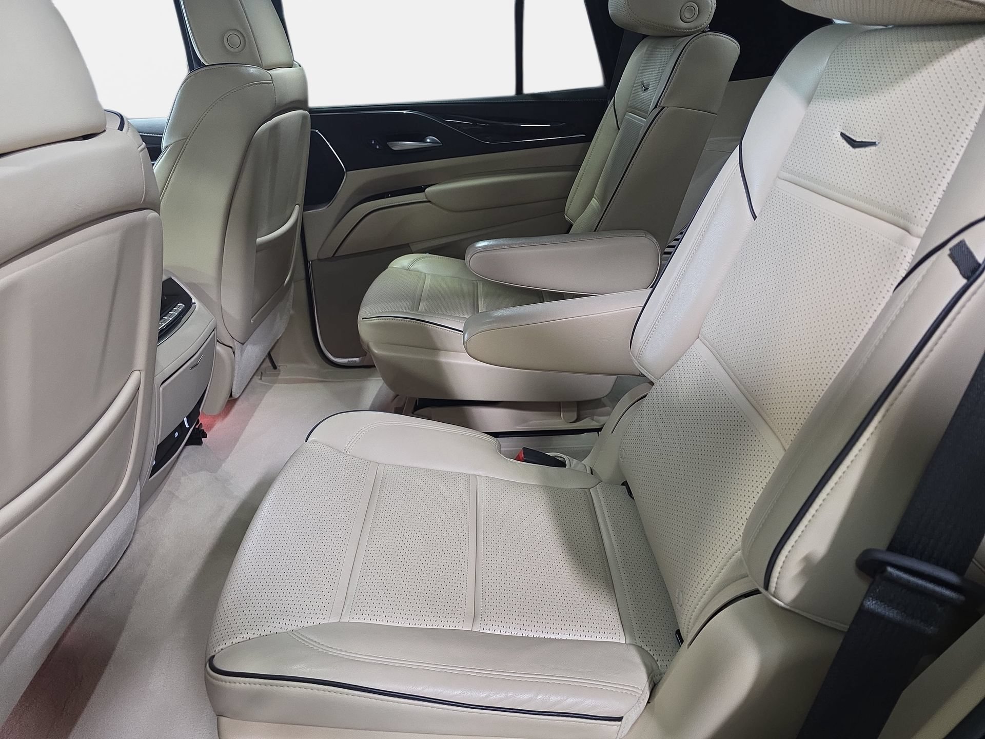 Used 2024 Cadillac Escalade Premium Luxury RWD image 14