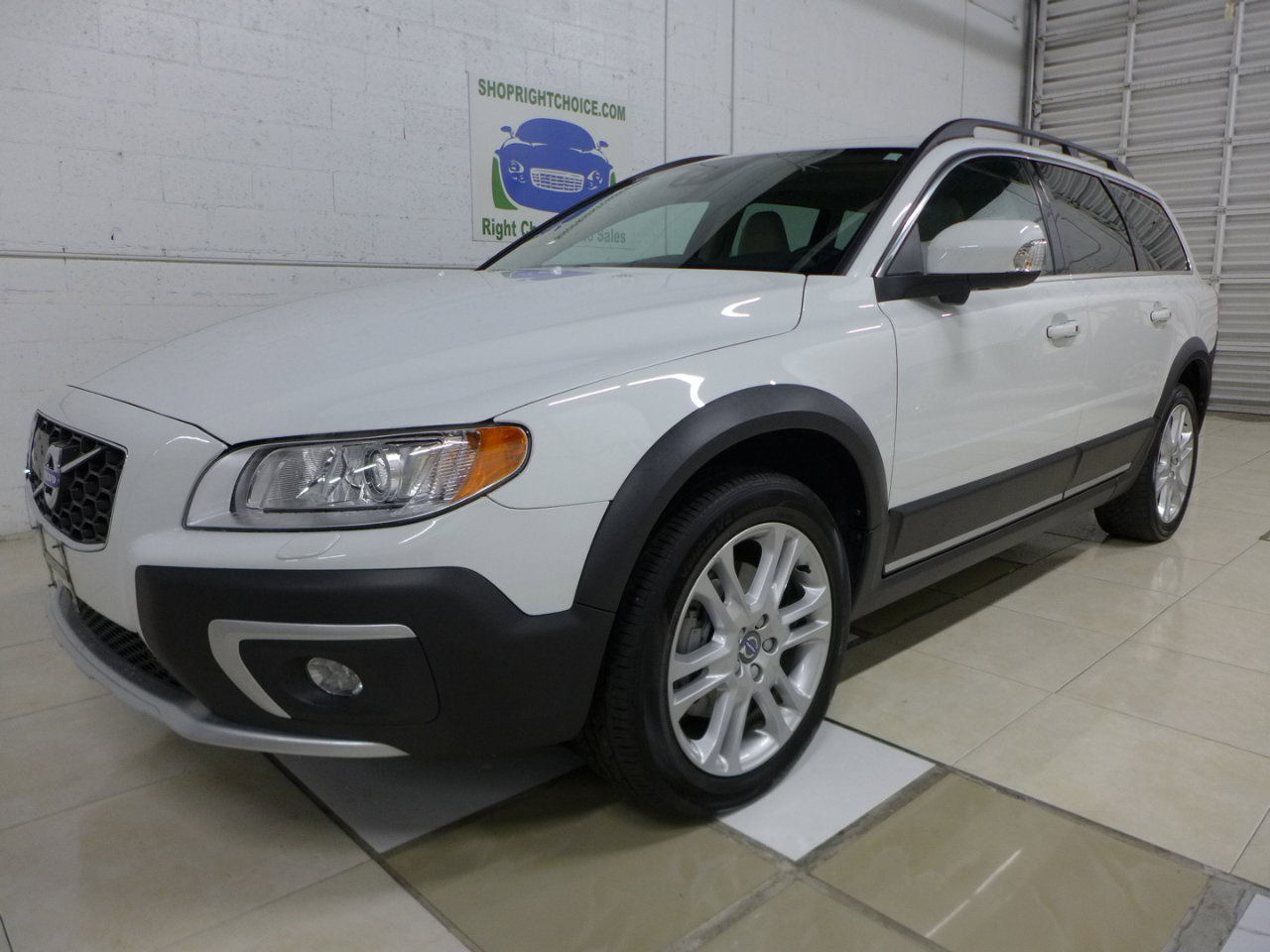 Used 2016 Volvo XC70 T5 Platinum w/ Protection Package image 2