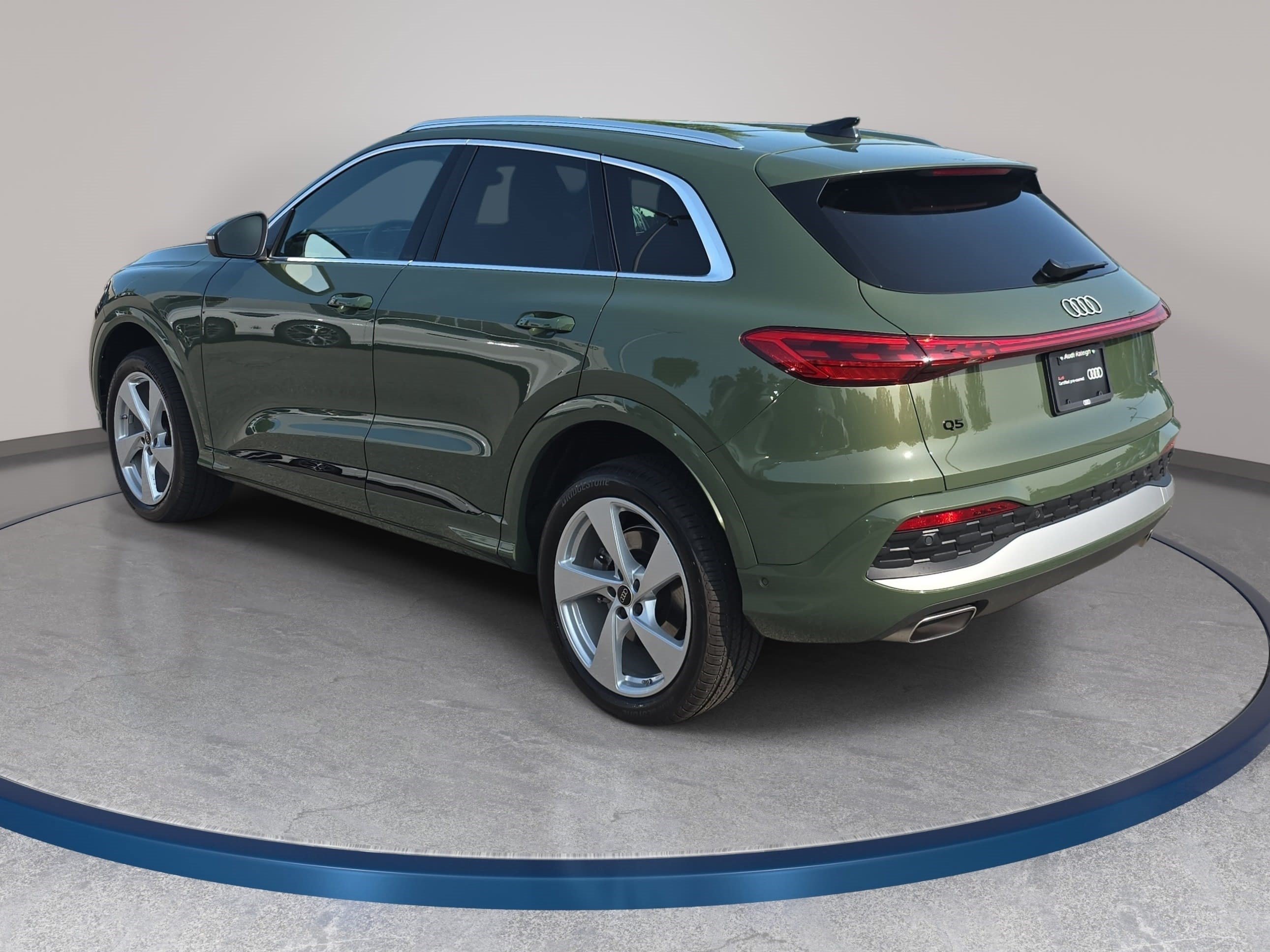 Certified 2025 Audi Q5 Premium AWD/4WD image 8