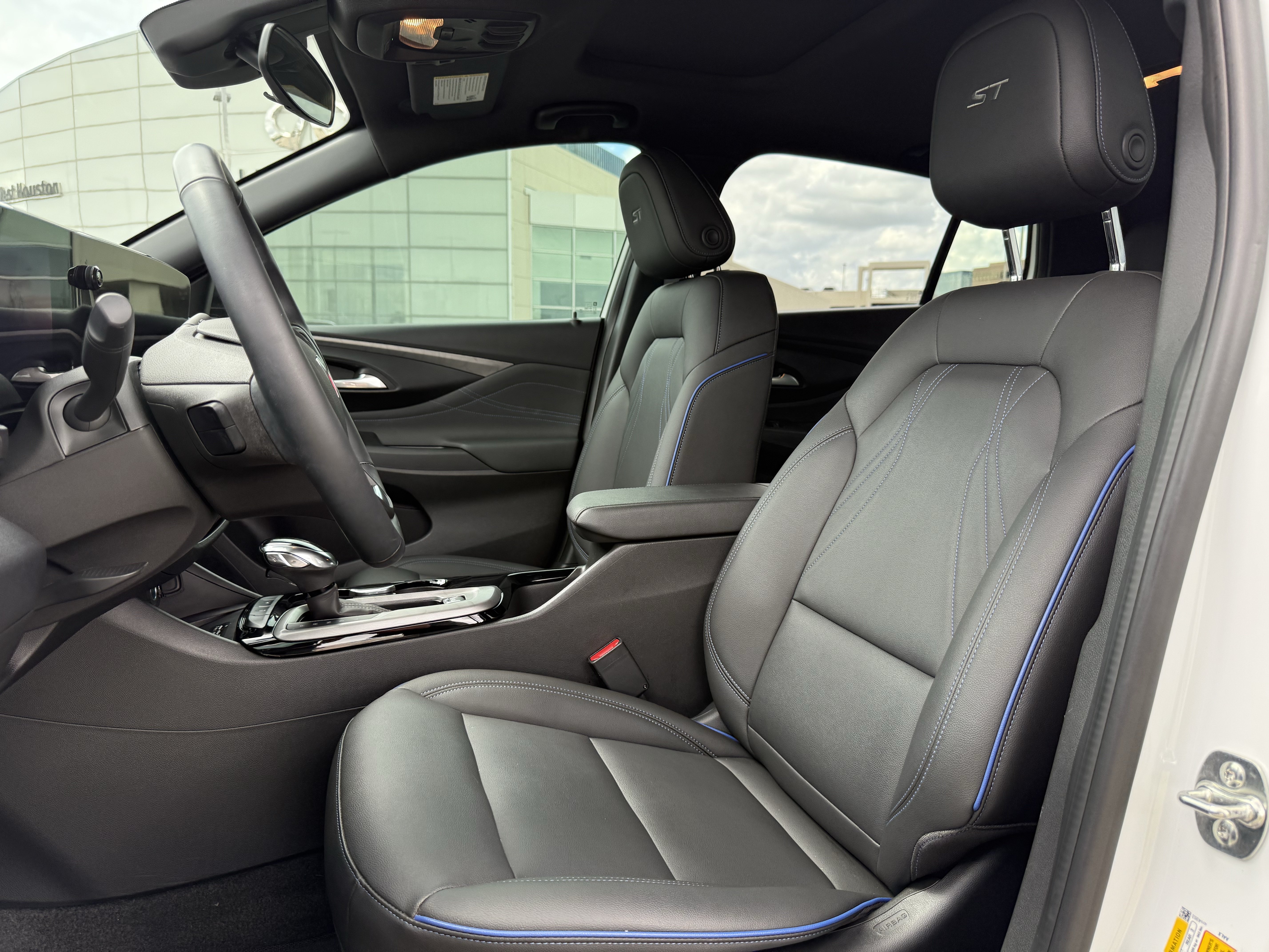 Used 2024 Buick Envista Sport Touring w/ Convenience I Package FWD image 13