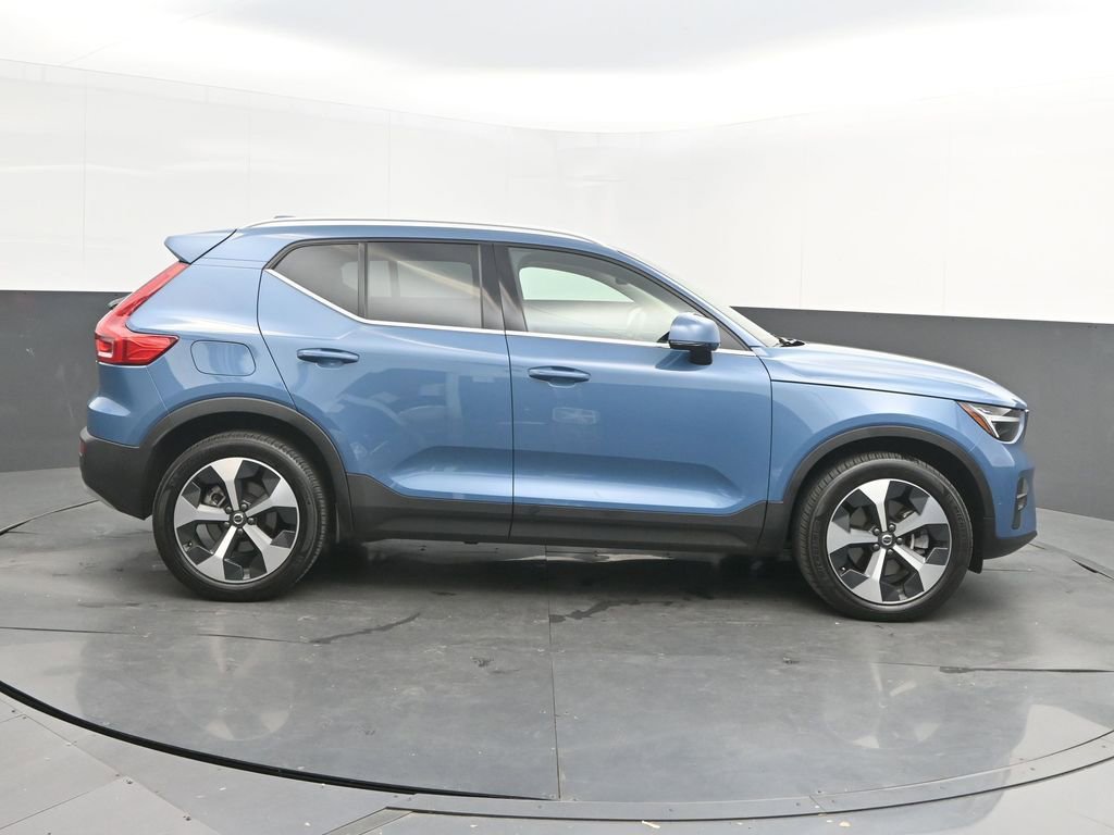 Certified 2024 Volvo XC40 B5 Plus image 8
