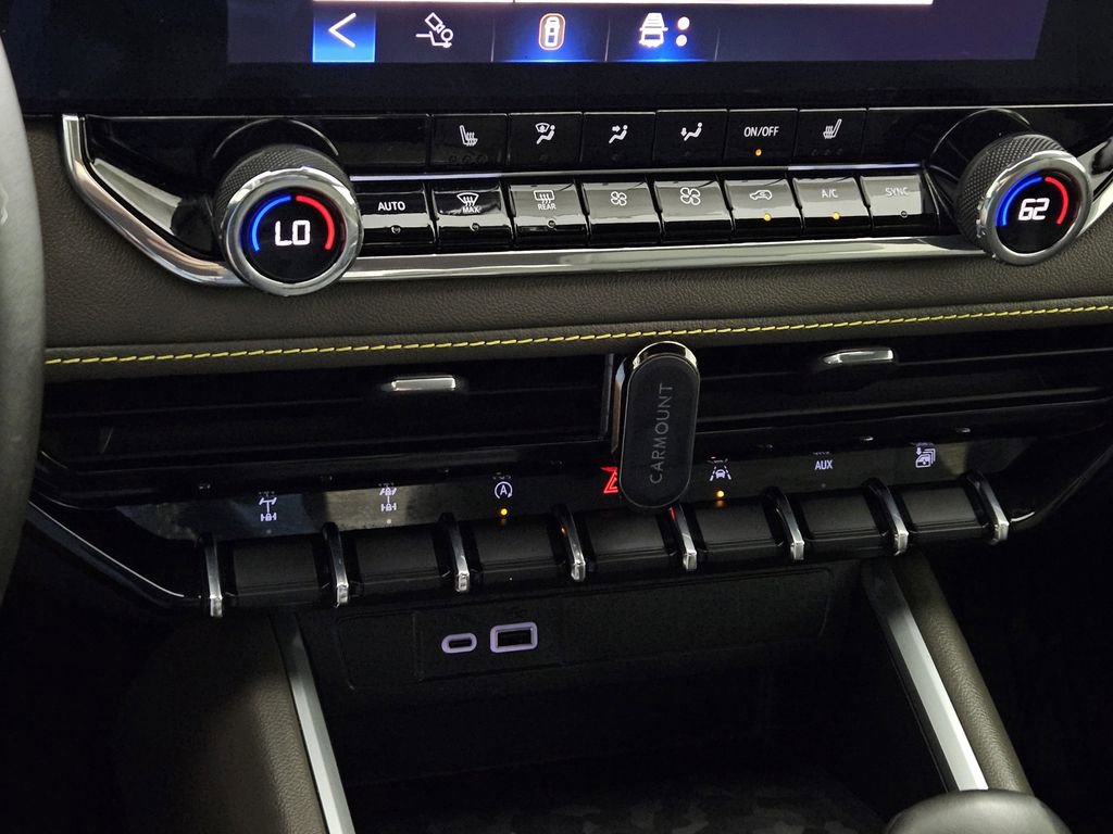 Used 2024 Chevrolet Colorado ZR2 w/ Technology Package AWD/4WD image 14