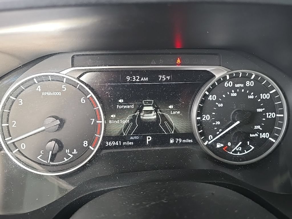 Used 2023 Nissan Rogue S AWD/4WD image 2