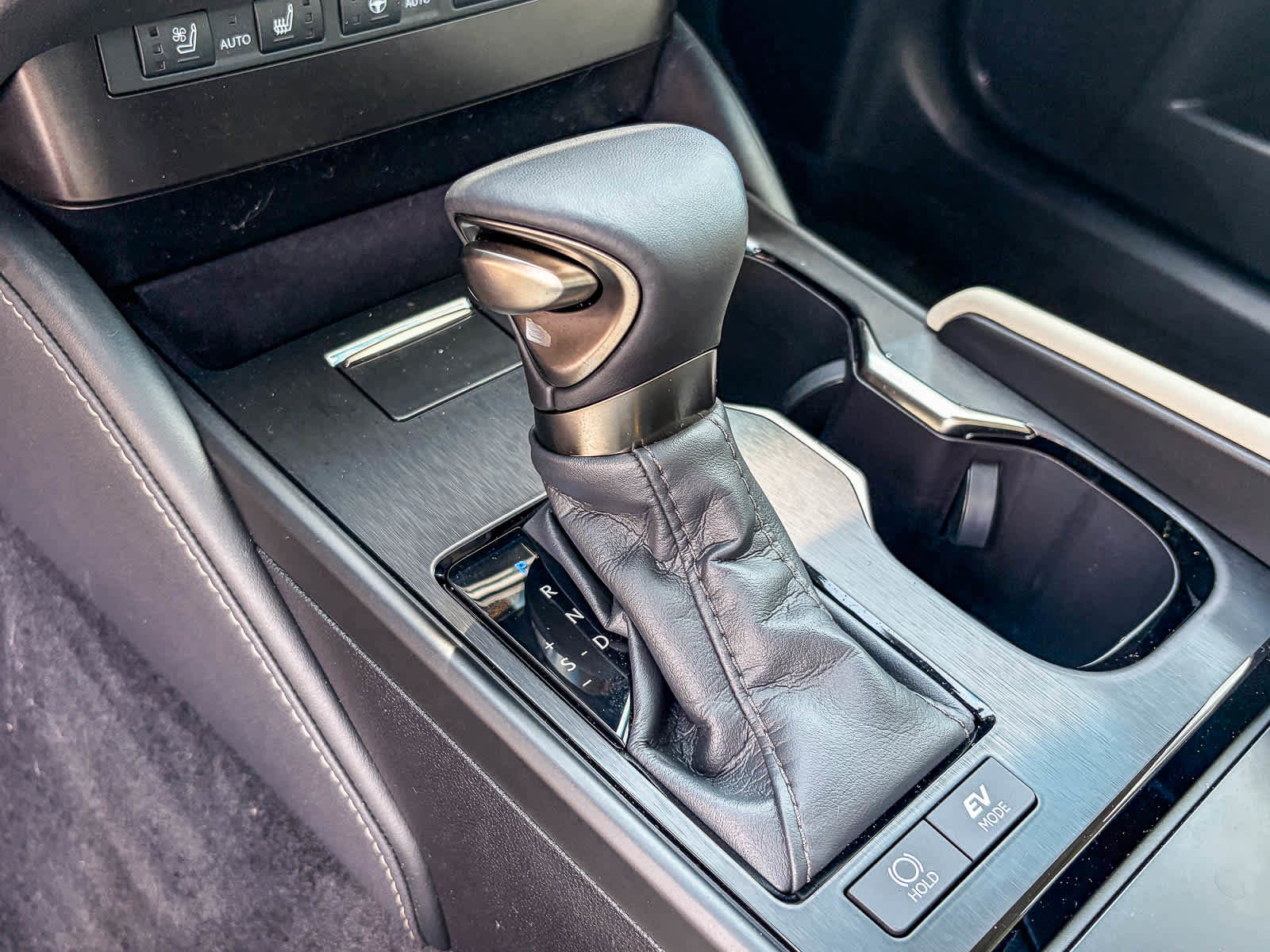 Used 2024 Lexus ES 300h w/ Accessory Package (Z2) FWD image 19