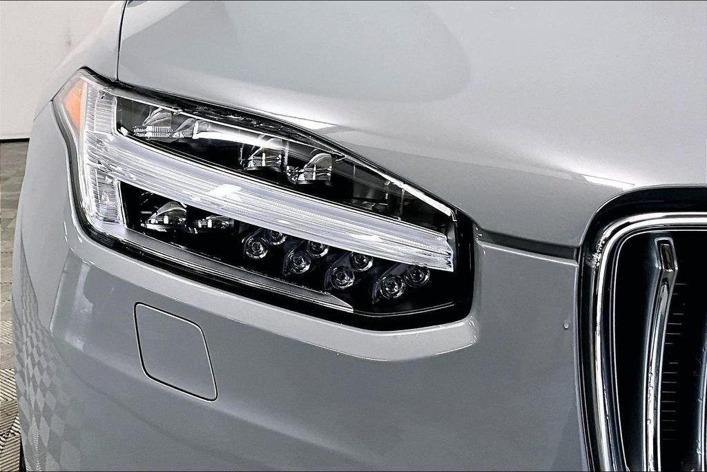 Used 2024 Volvo XC90 B6 Plus image 28