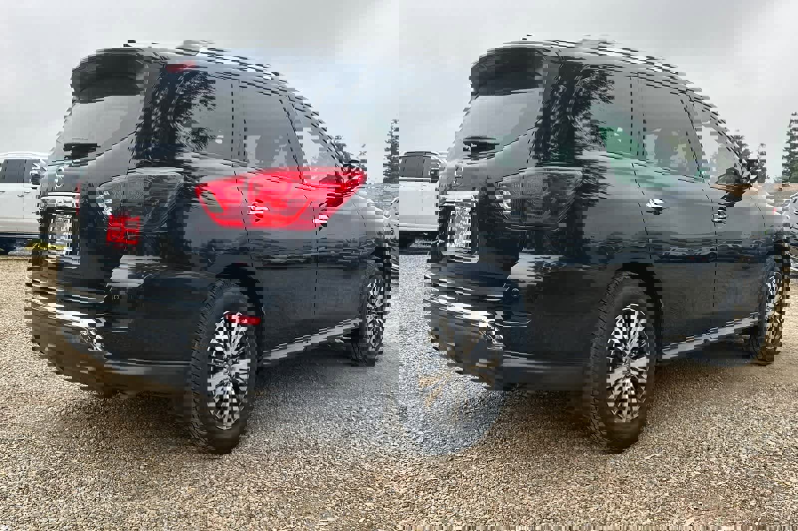 Used 2019 Nissan Pathfinder S image 3