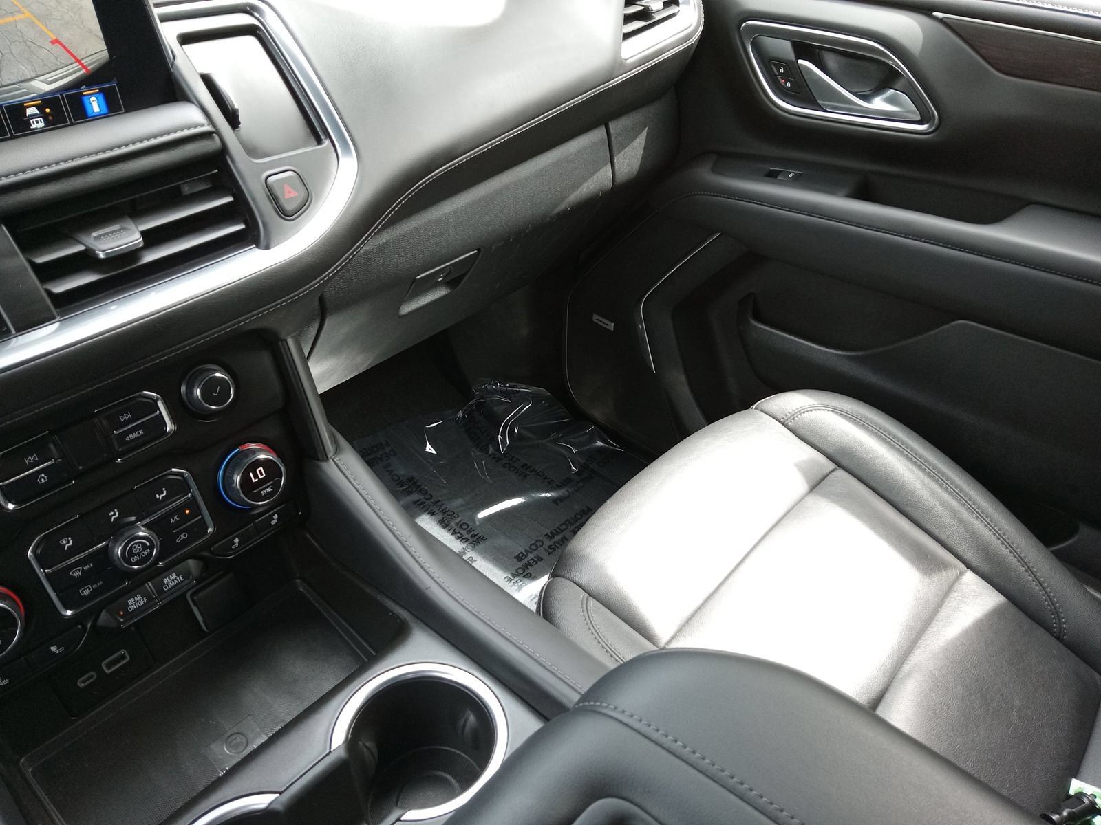 Used 2024 Chevrolet Tahoe Z71 w/ Luxury Package AWD/4WD image 21