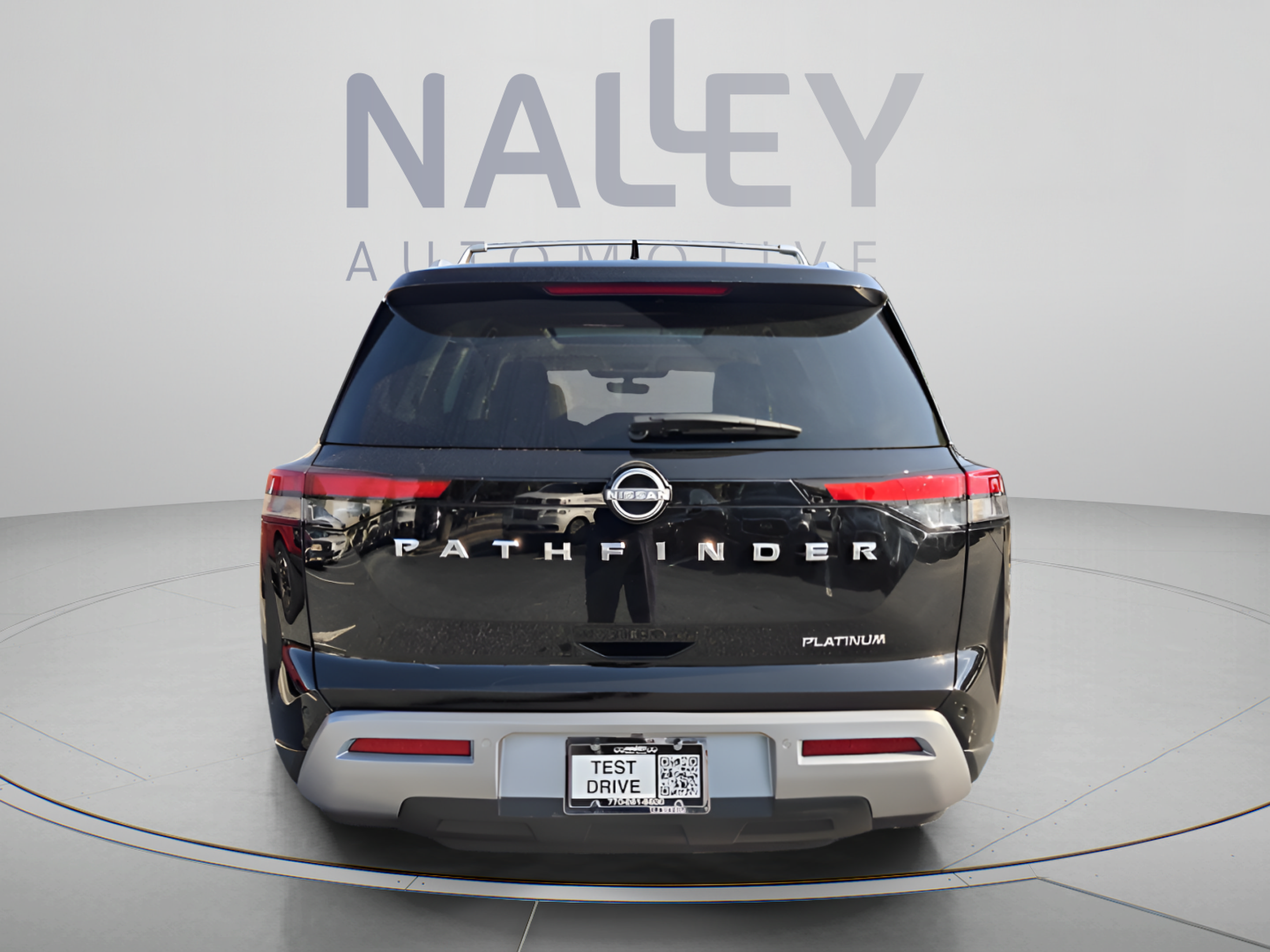 Used 2024 Nissan Pathfinder Platinum FWD image 4