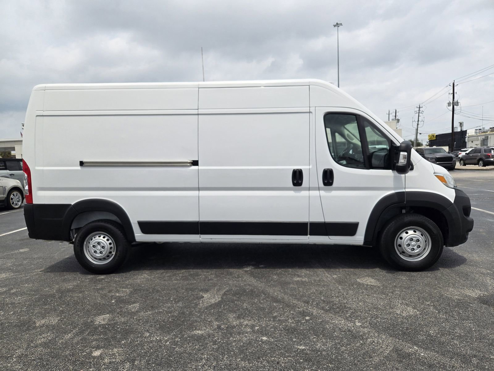 Used 2023 RAM ProMaster 2500 FWD image 4