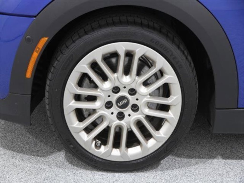 Certified 2025 MINI Cooper S image 5