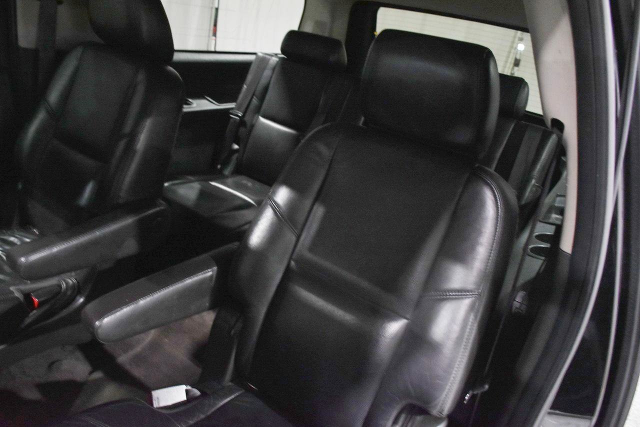 Used 2011 Cadillac Escalade ESV Luxury image 21