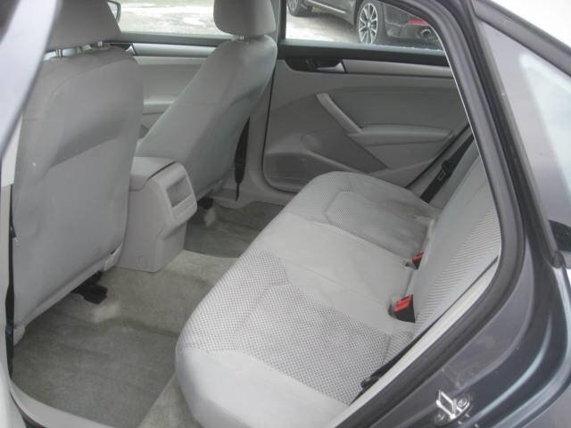 Used 2015 Volkswagen Passat 1.8T S image 9