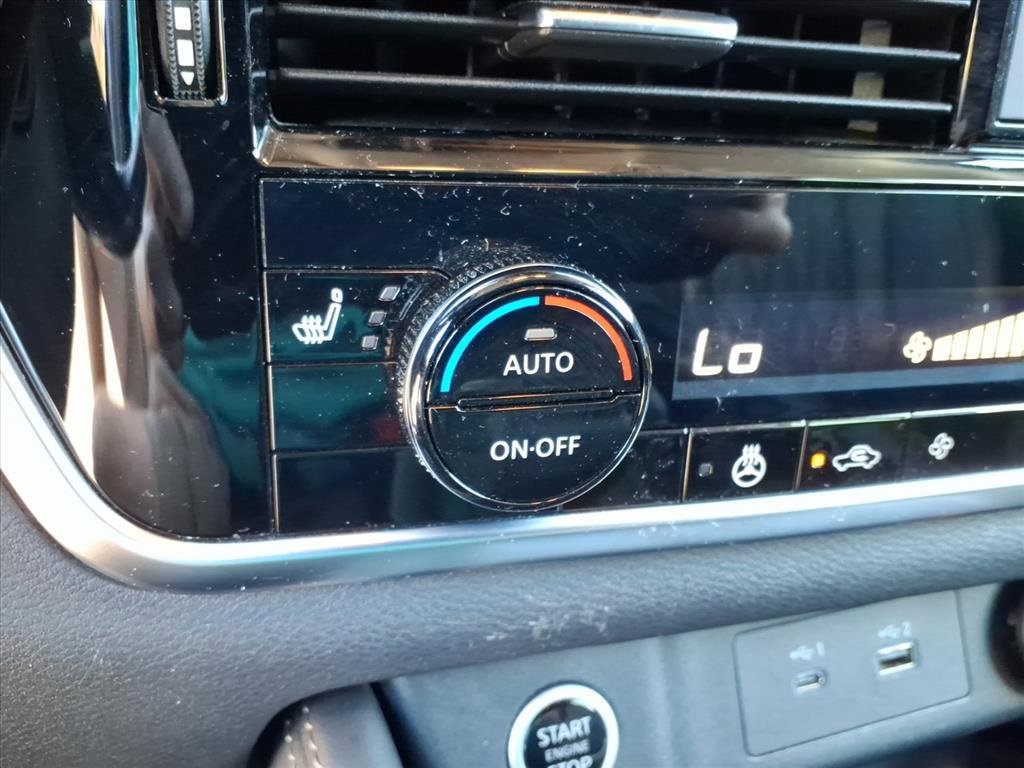 Used 2023 Nissan Rogue Platinum image 16