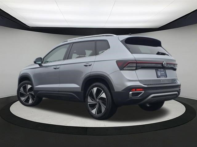 New 2025 Volkswagen Taos SE image 5
