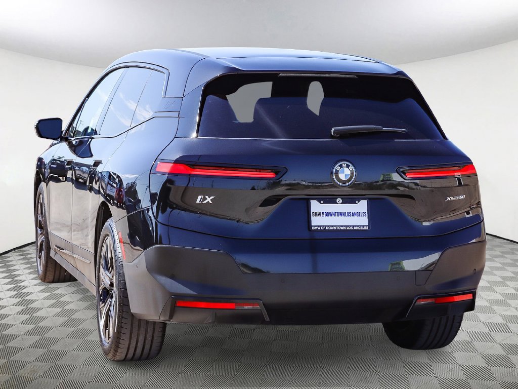 Used 2024 BMW iX xDrive50 w/ Premium Package AWD/4WD image 8
