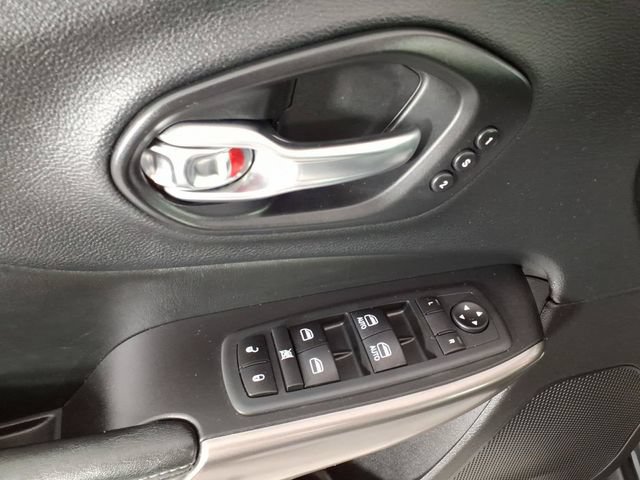 Used 2020 Jeep Cherokee Limited AWD/4WD image 13