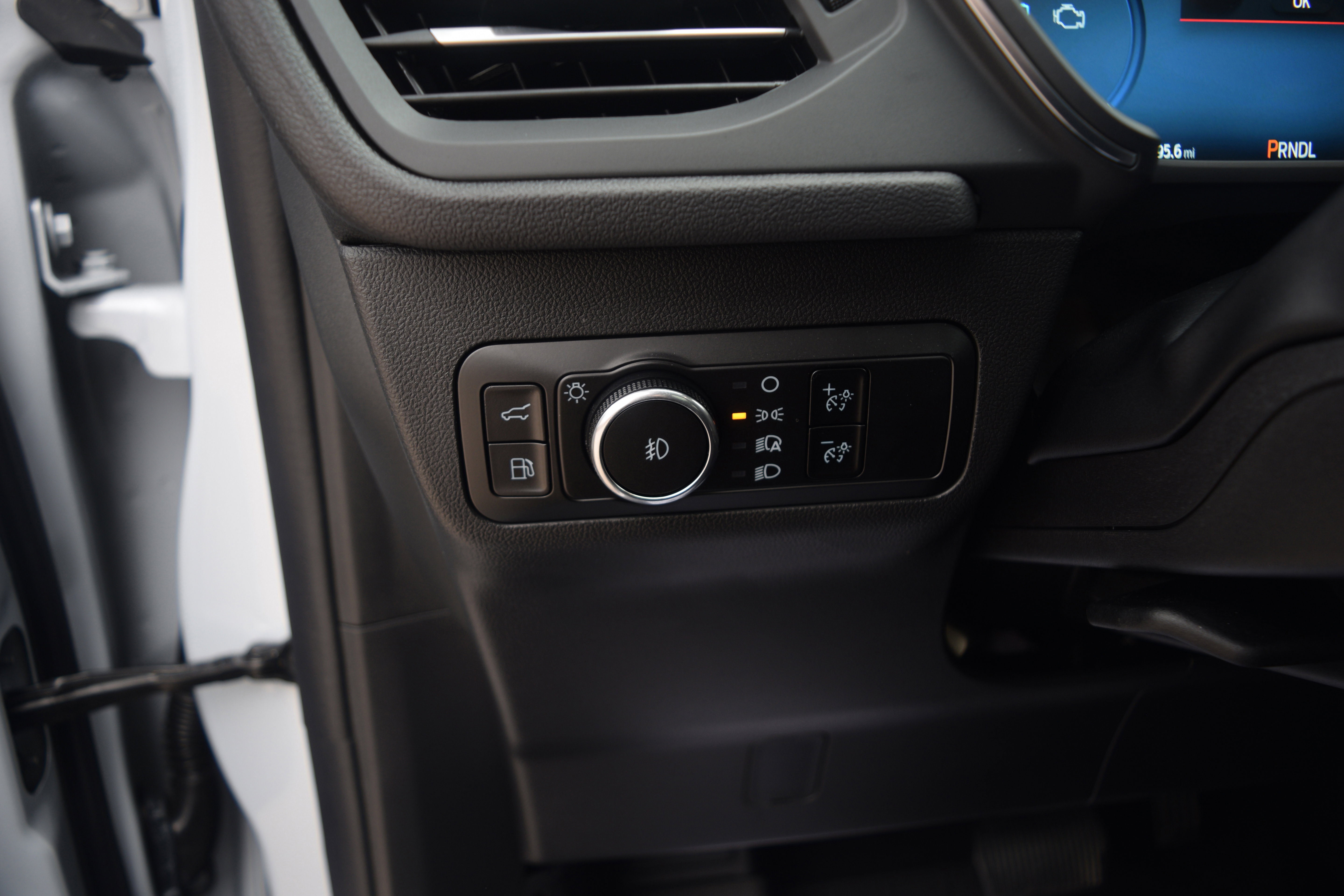 Used 2025 Ford Escape Platinum w/ Premium Technology Package image 7