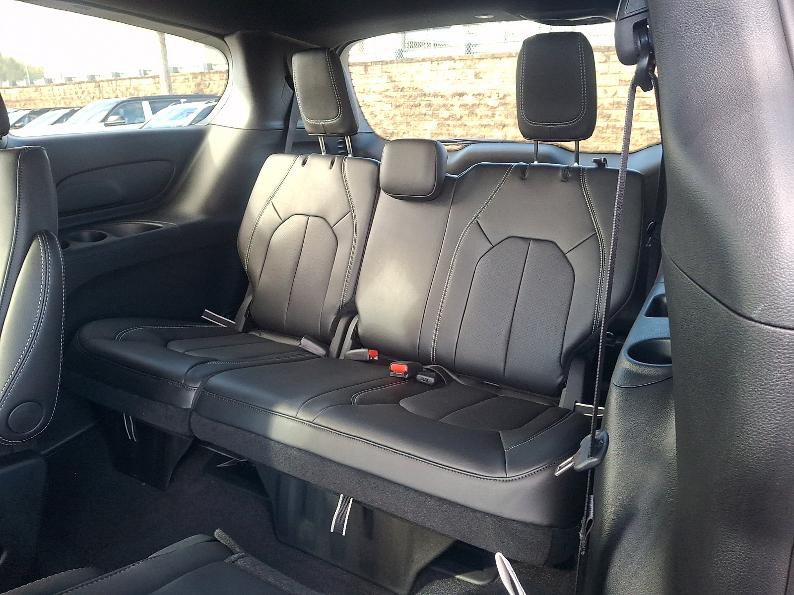 New 2027 Chrysler Pacifica Select AWD/4WD image 8