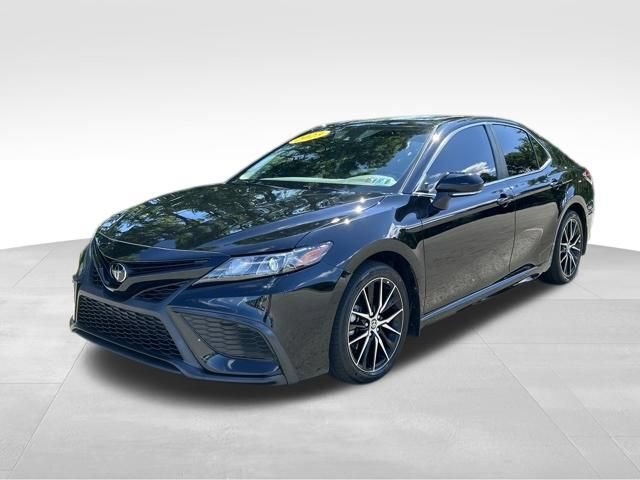 Used 2023 Toyota Camry SE w/ Cold Weather Package AWD/4WD image 1