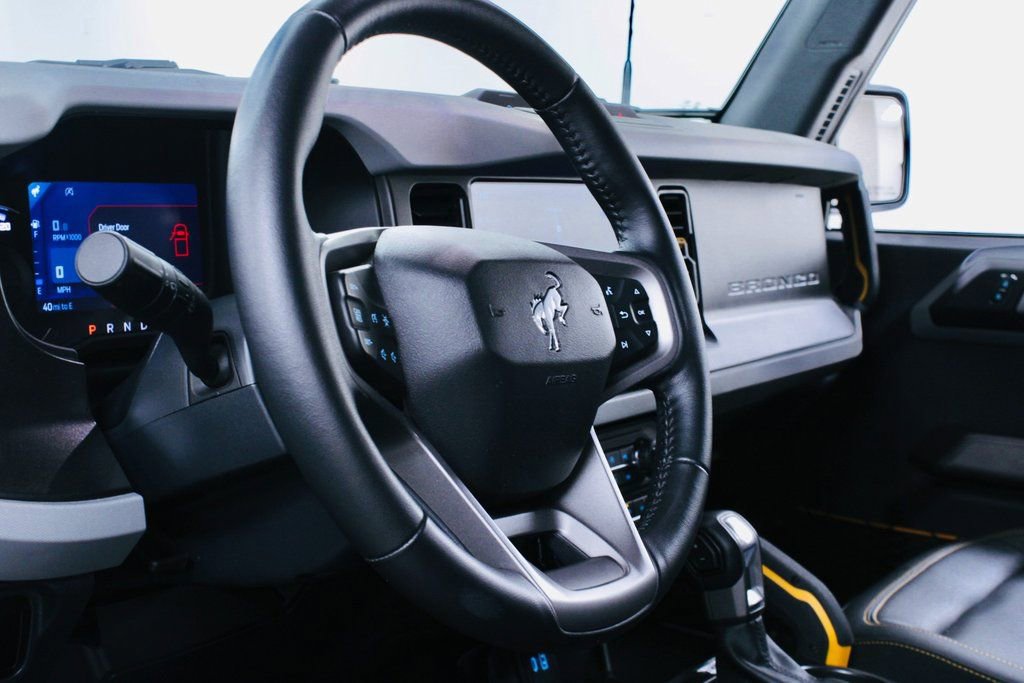 Used 2023 Ford Bronco Badlands image 9