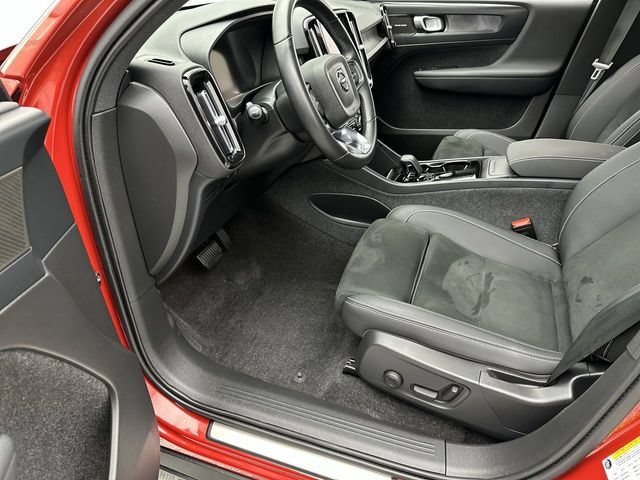 Certified 2023 Volvo C40 P8 Recharge Ultimate w/ Protection Package Premier AWD/4WD image 11