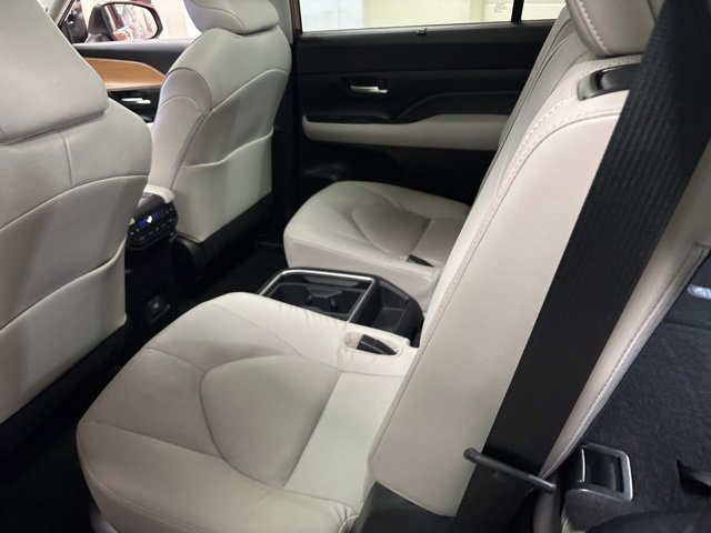 Used 2024 Toyota Grand Highlander Platinum image 15