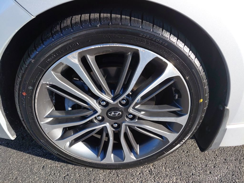 Used 2016 Hyundai Veloster Turbo image 16