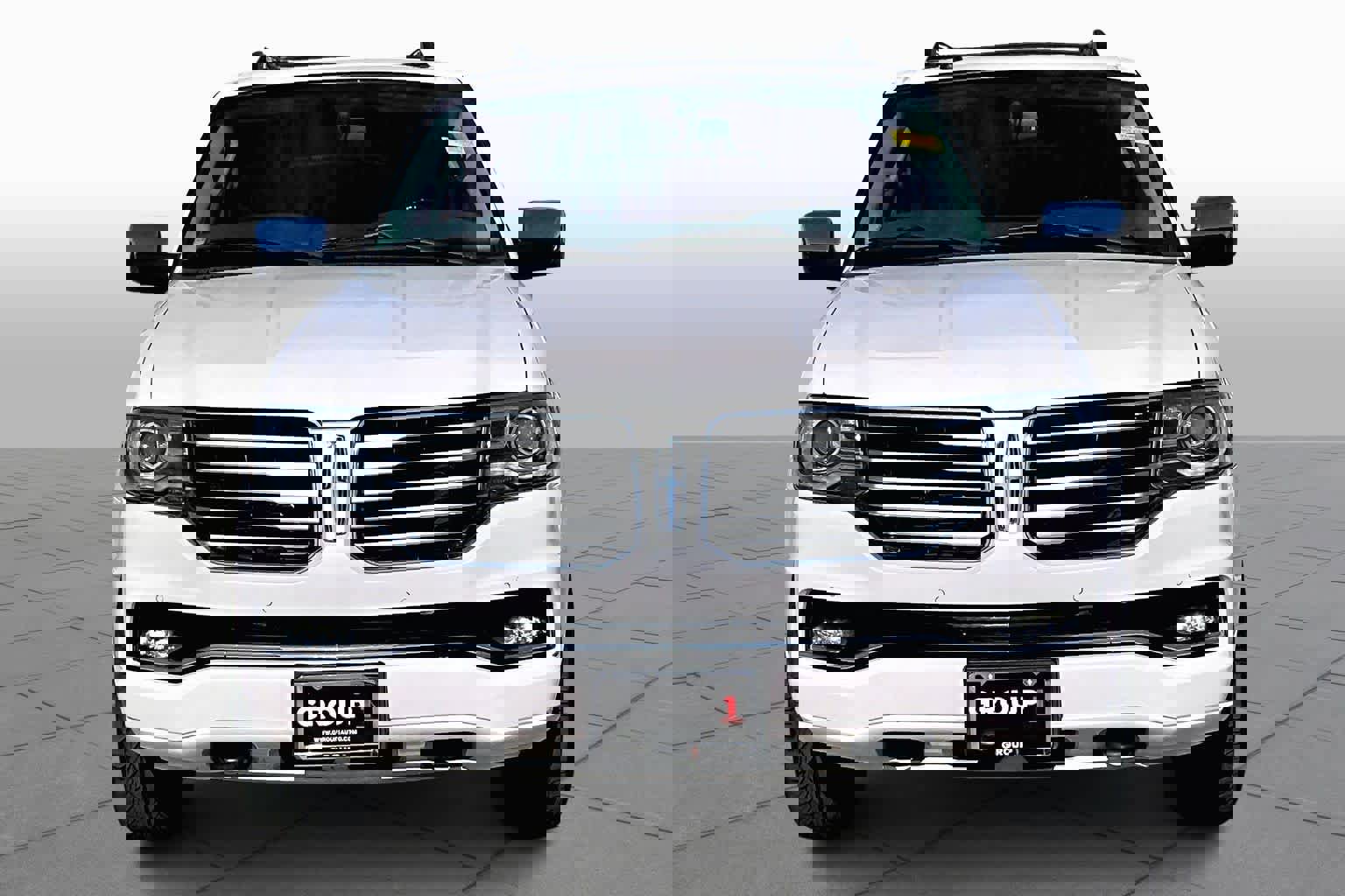 Used 2017 Lincoln Navigator Select image 4