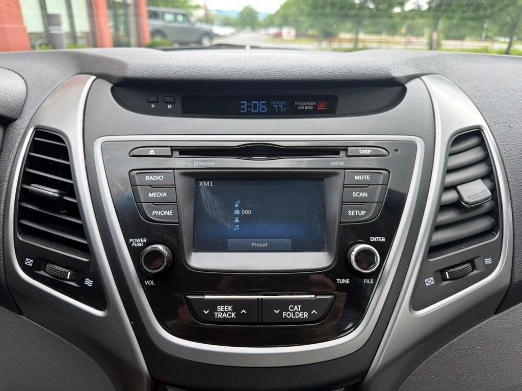 Used 2015 Hyundai Elantra SE w/ Option Group 02 FWD image 19