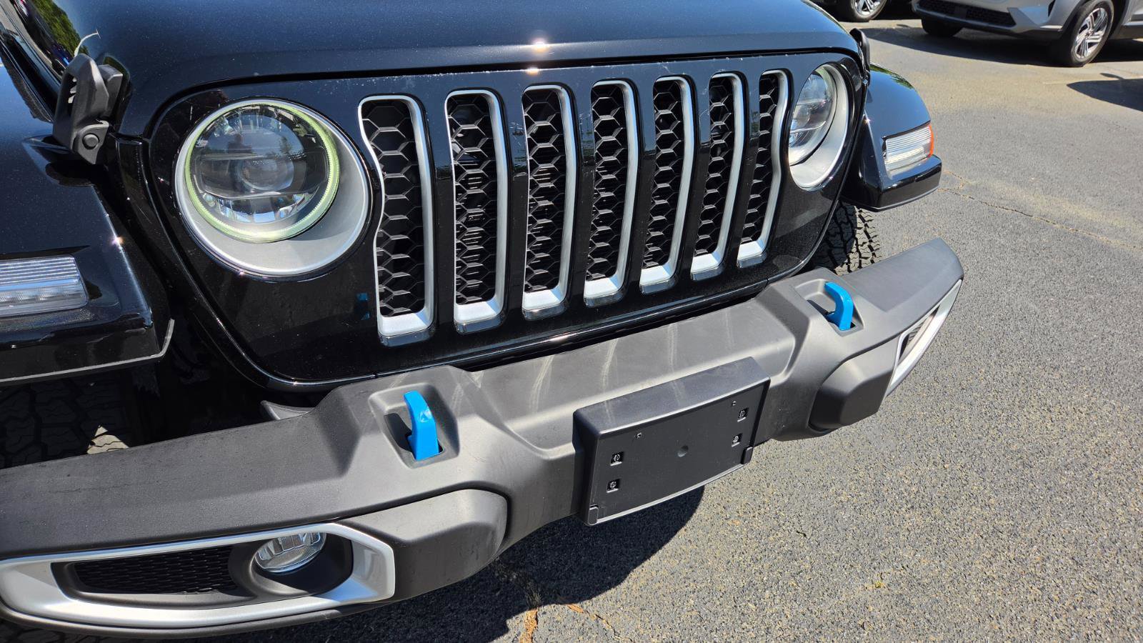Used 2023 Jeep Wrangler Sahara w/ Cold Weather Group image 16