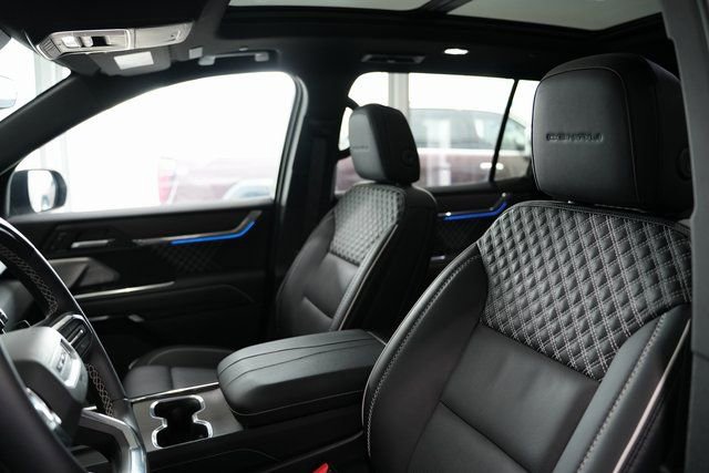 Used 2024 GMC Acadia Denali image 18