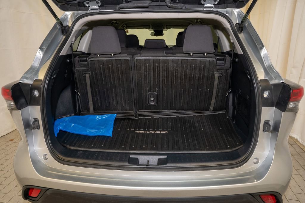 Used 2023 Toyota Highlander L image 8