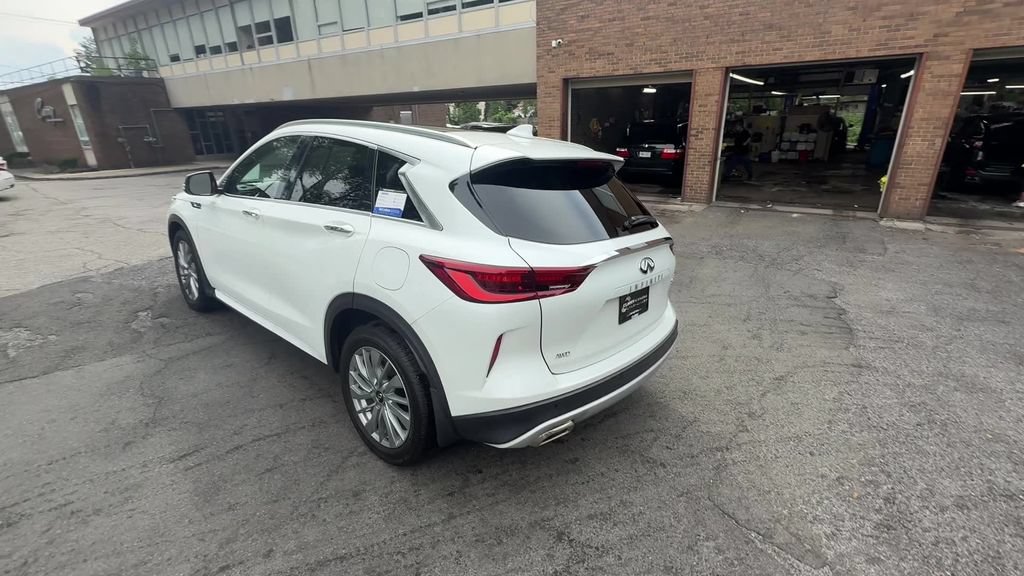 Used 2023 INFINITI QX50 Luxe AWD/4WD image 10