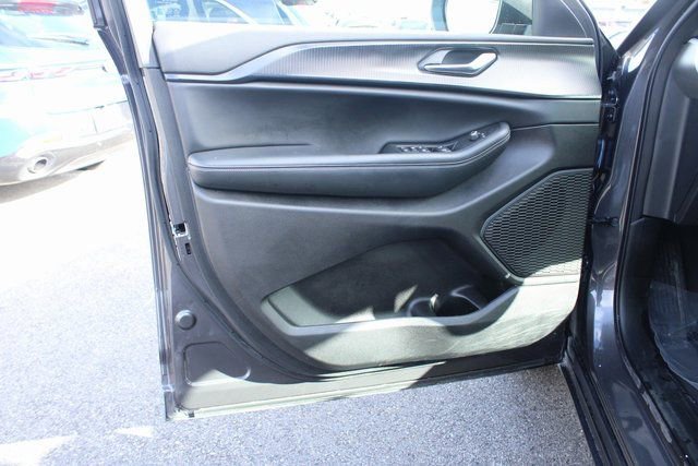 Used 2024 Jeep Grand Cherokee Laredo image 10