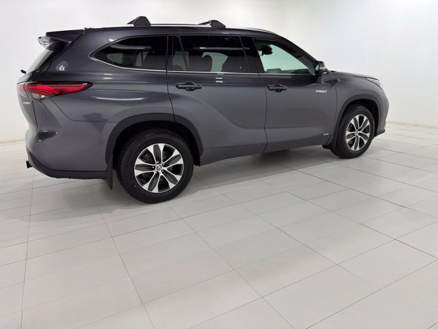 Used 2021 Toyota Highlander XLE AWD/4WD image 6