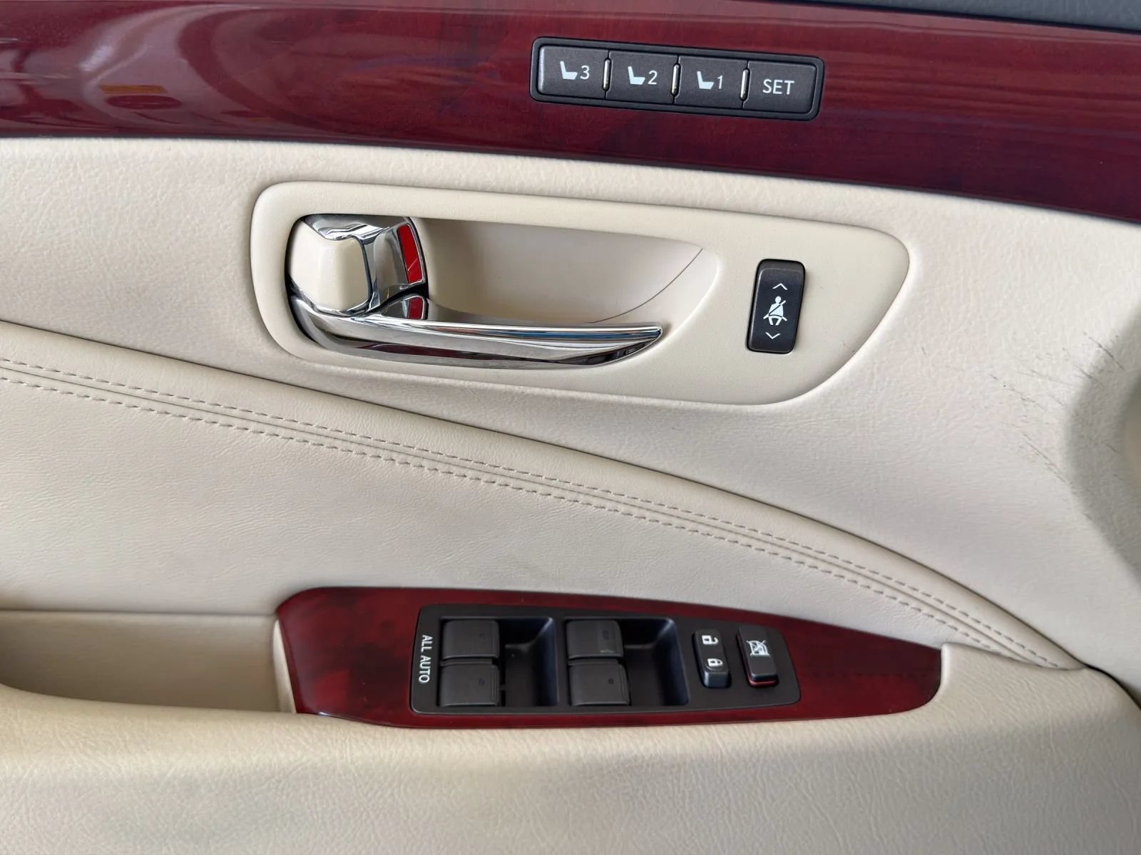 Used 2012 Lexus LS 460 w/ Comfort Pkg RWD image 12