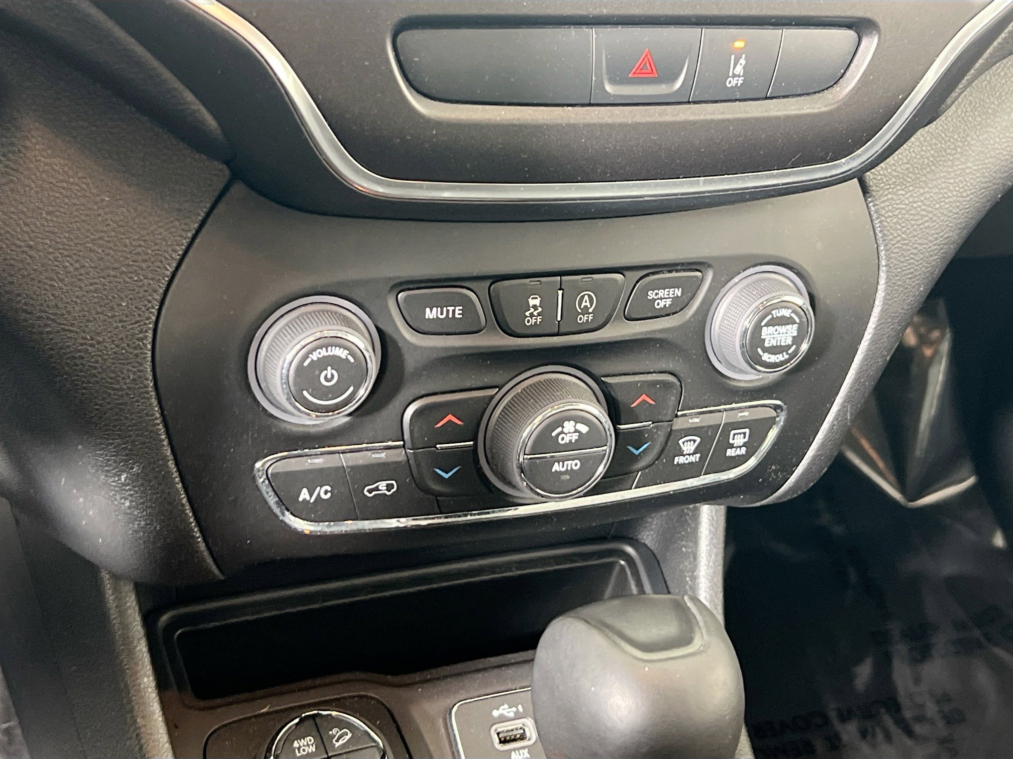 Used 2022 Jeep Cherokee Trailhawk w/ Sound & Nav Group AWD/4WD image 16