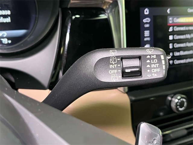 Used 2022 Porsche Macan w/ Premium Package Plus image 43