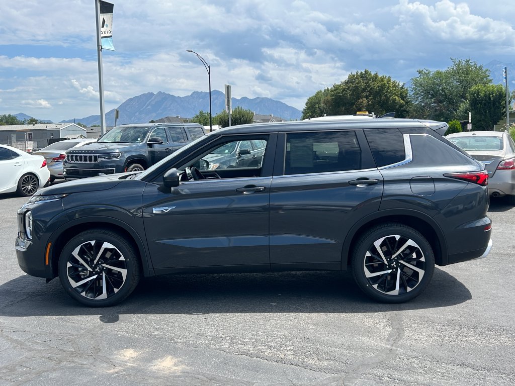 Used 2025 Mitsubishi Outlander 4WD Plug-In Hybrid image 8