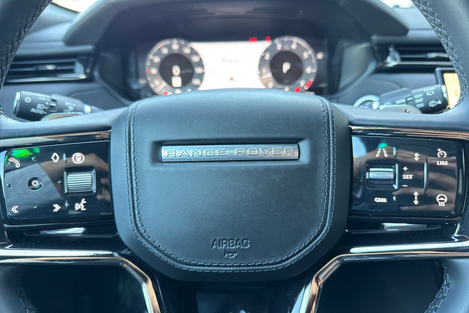 Certified 2026 Land Rover Range Rover Velar Dynamic SE AWD/4WD image 27