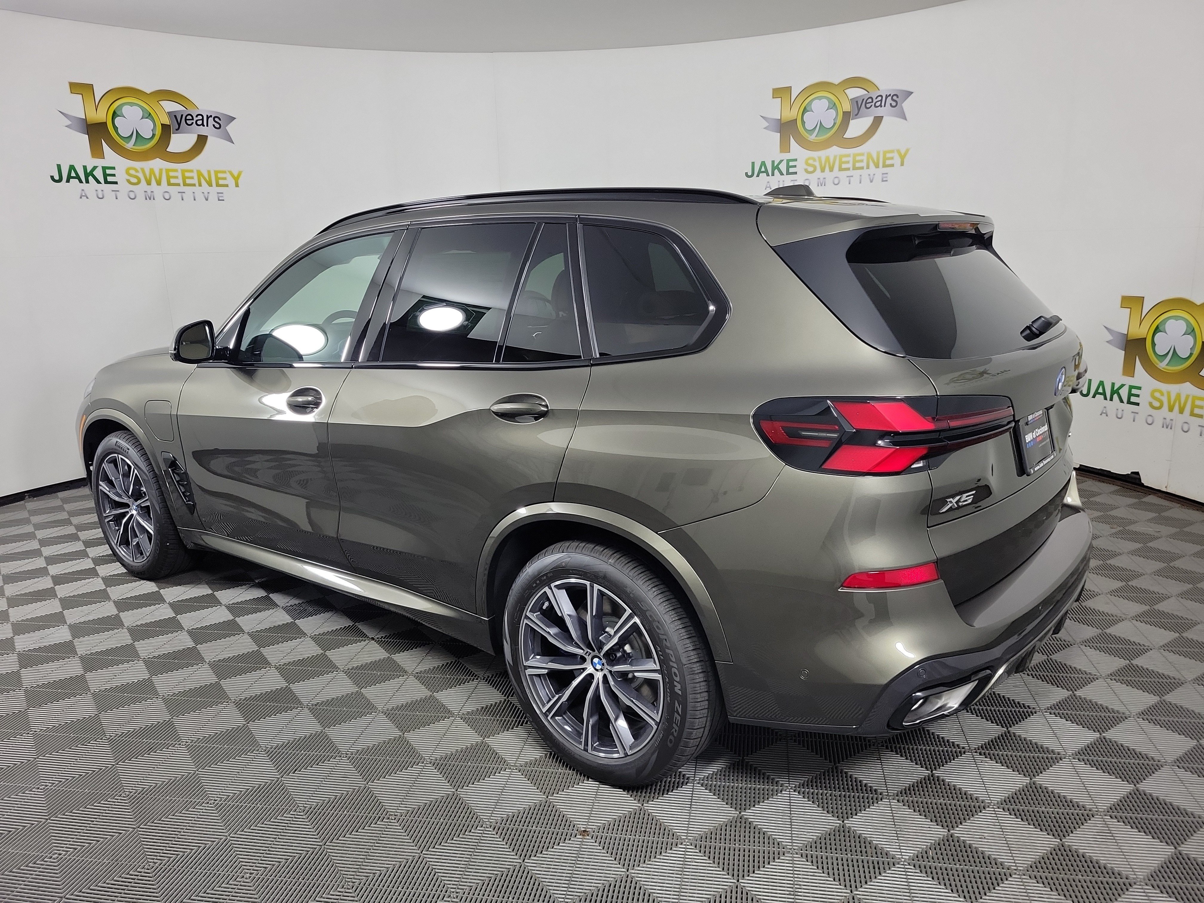 New 2026 BMW X5 xDrive50e w/ M Sport Package AWD/4WD image 5