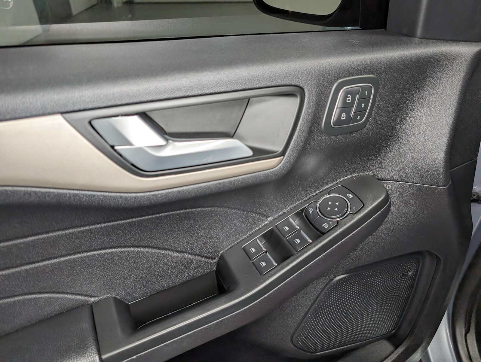 Used 2022 Ford Escape SEL w/ Technology Package AWD/4WD image 37