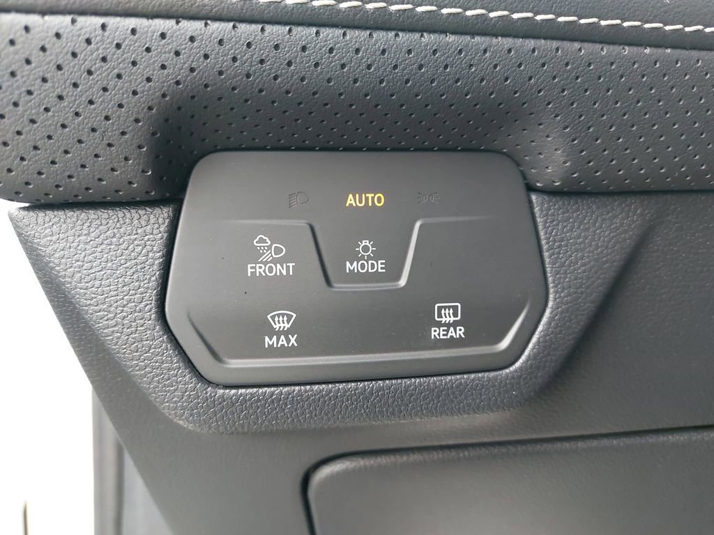 Used 2025 Volkswagen Atlas Cross Sport SE image 21