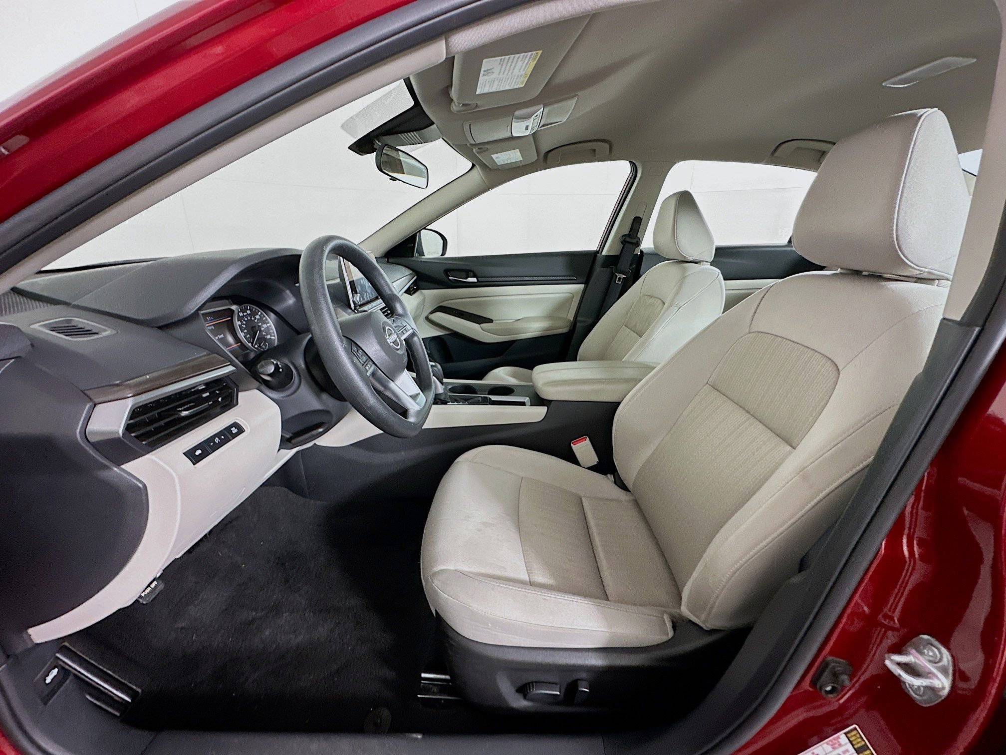 Used 2025 Nissan Altima 2.5 SV image 13