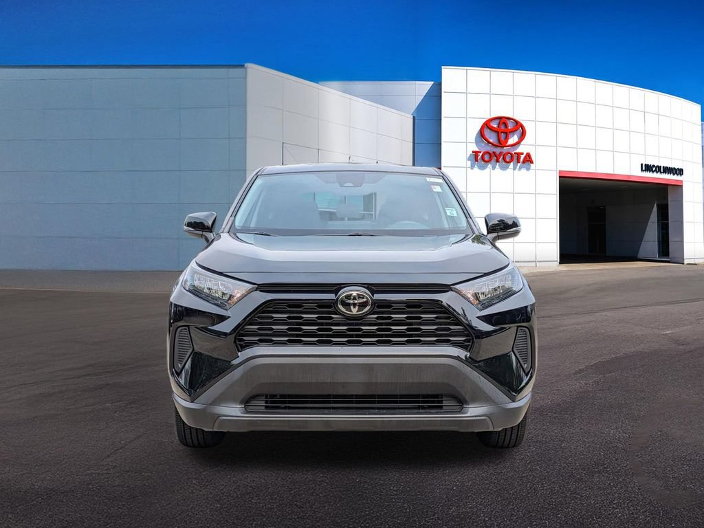 Used 2022 Toyota RAV4 LE AWD/4WD image 4