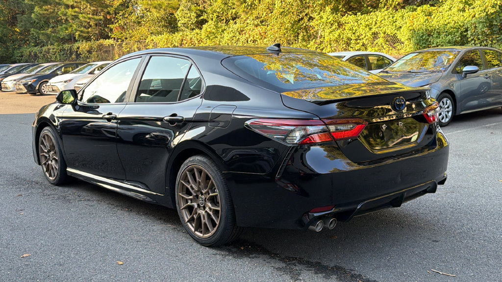 Used 2024 Toyota Camry SE w/ Convenience Package FWD image 3