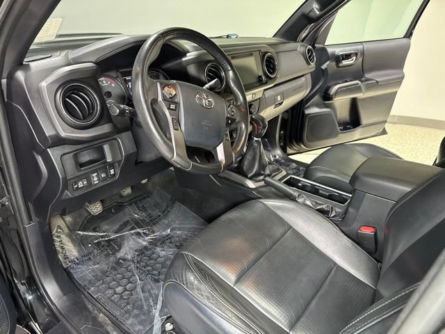 Used 2019 Toyota Tacoma TRD Sport AWD/4WD image 10