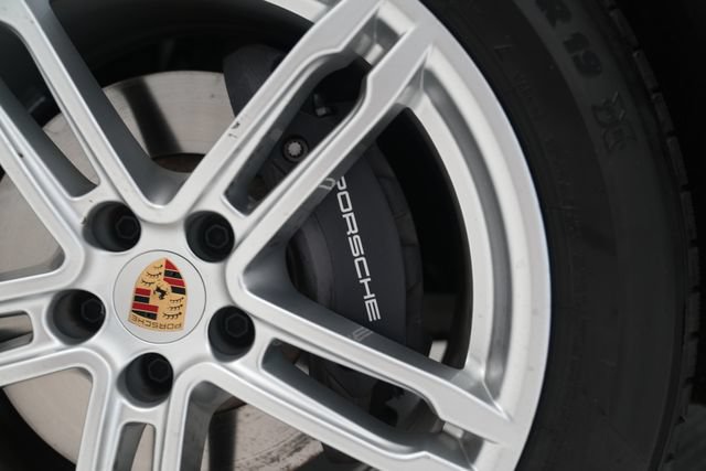 Certified 2026 Porsche Macan AWD/4WD image 15